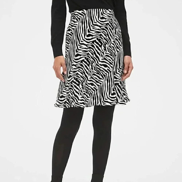 Banana Republic zebra  print skirt sz 0 - Picture 2 of 4